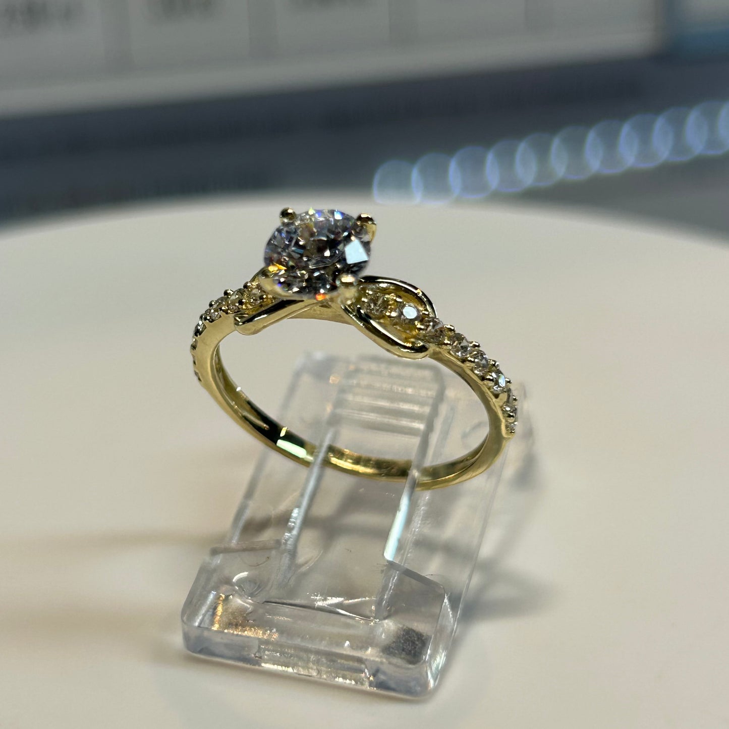 Anillo de compromiso en oro