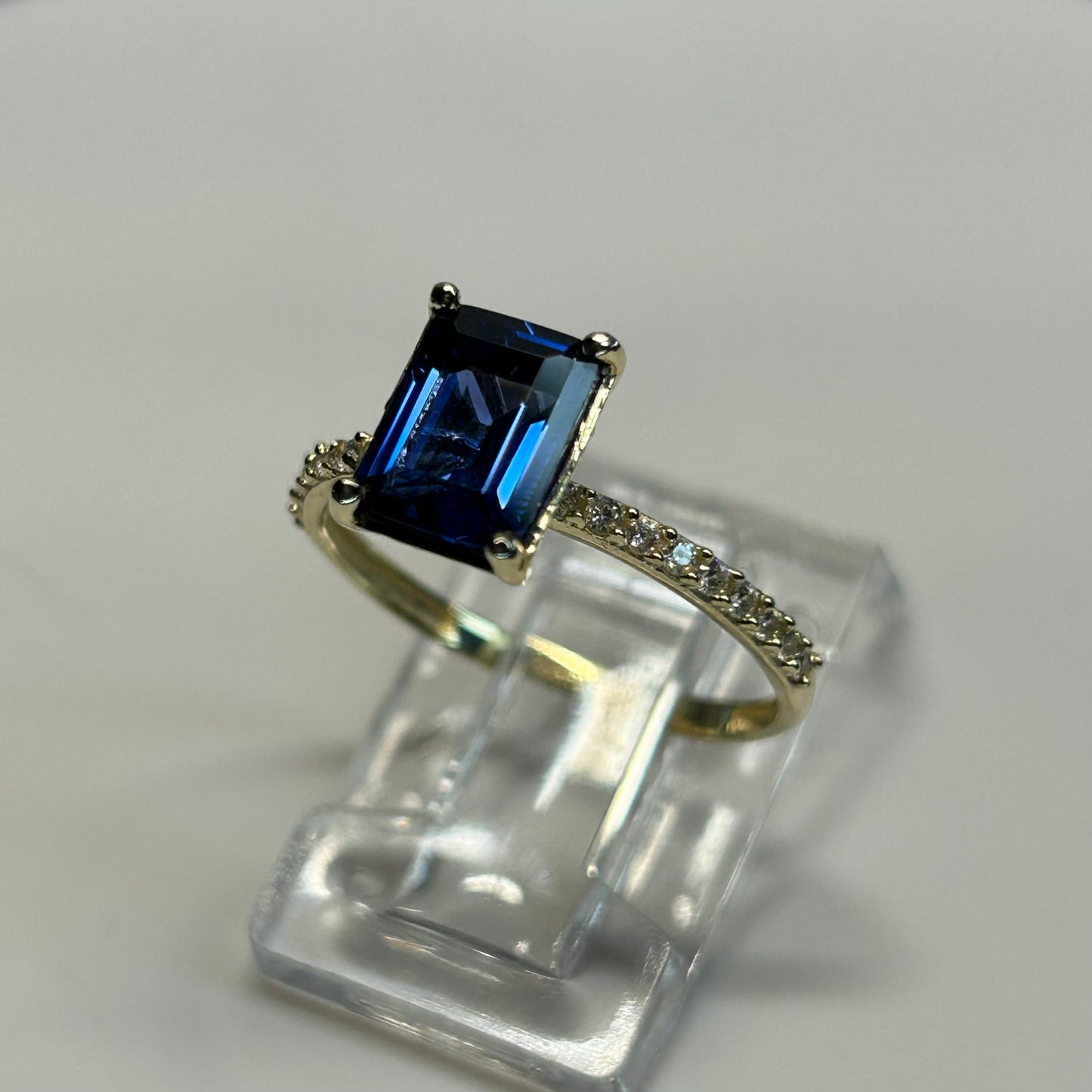 Anillo de compromiso en oro