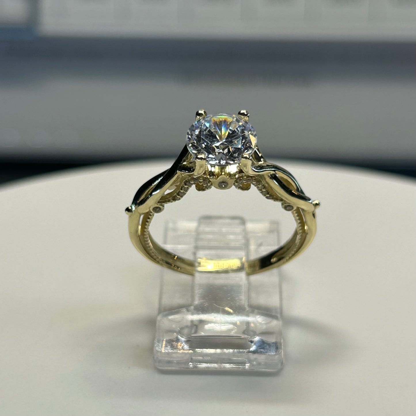 Anillo de compromiso en oro