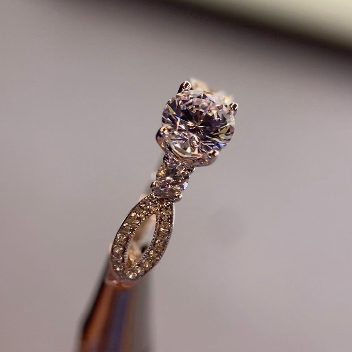 Anillo de compromiso en oro
