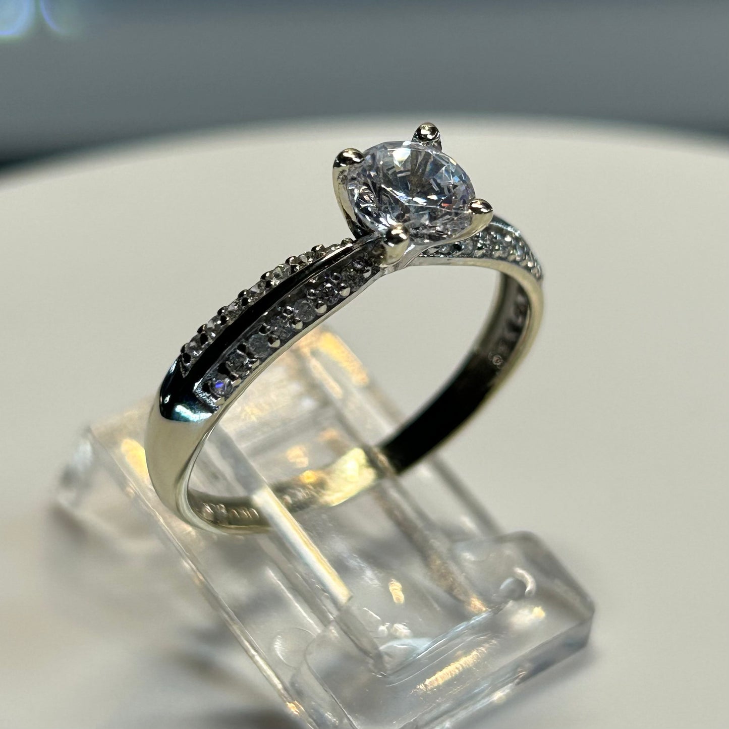 Anillo de compromiso en oro