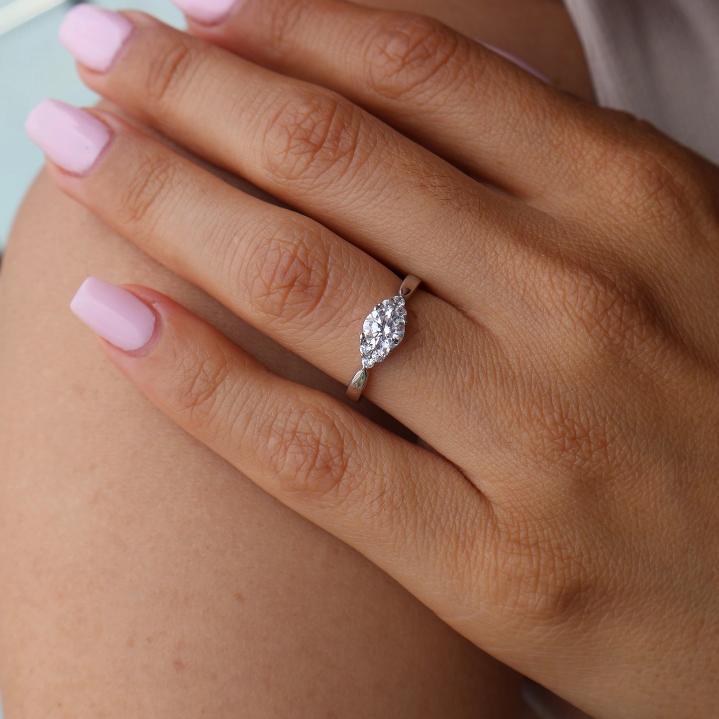 Anillo en Oro Blanco 14k con Circonias Mod.16017