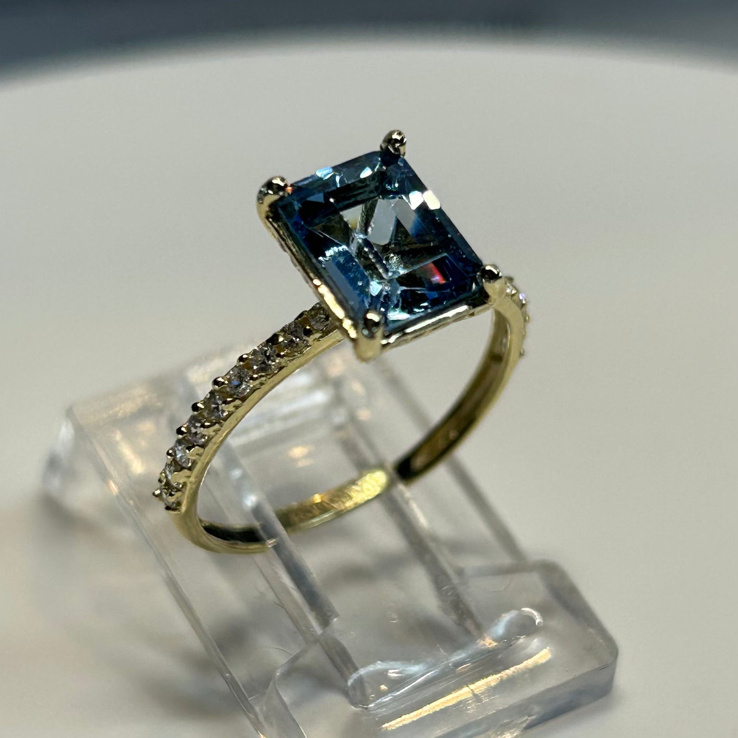 Anillo de compromiso en oro