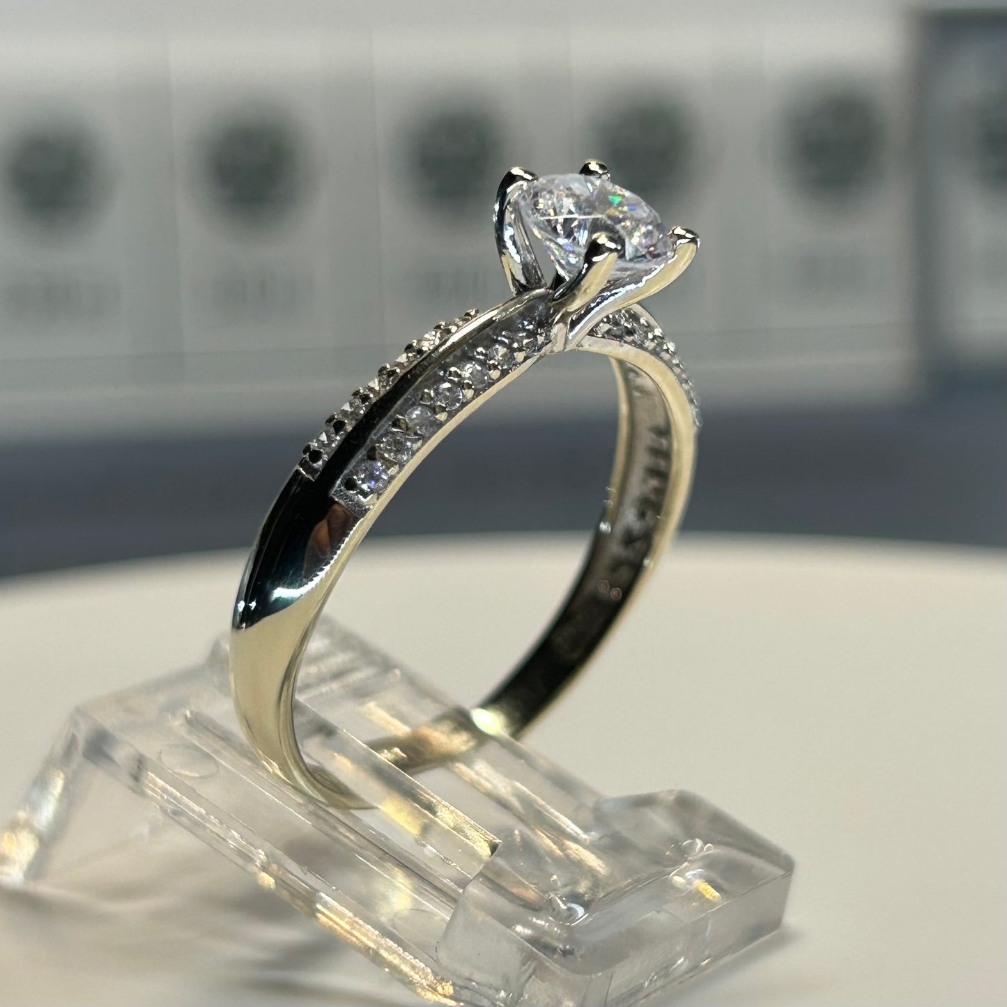 Anillo de compromiso en oro