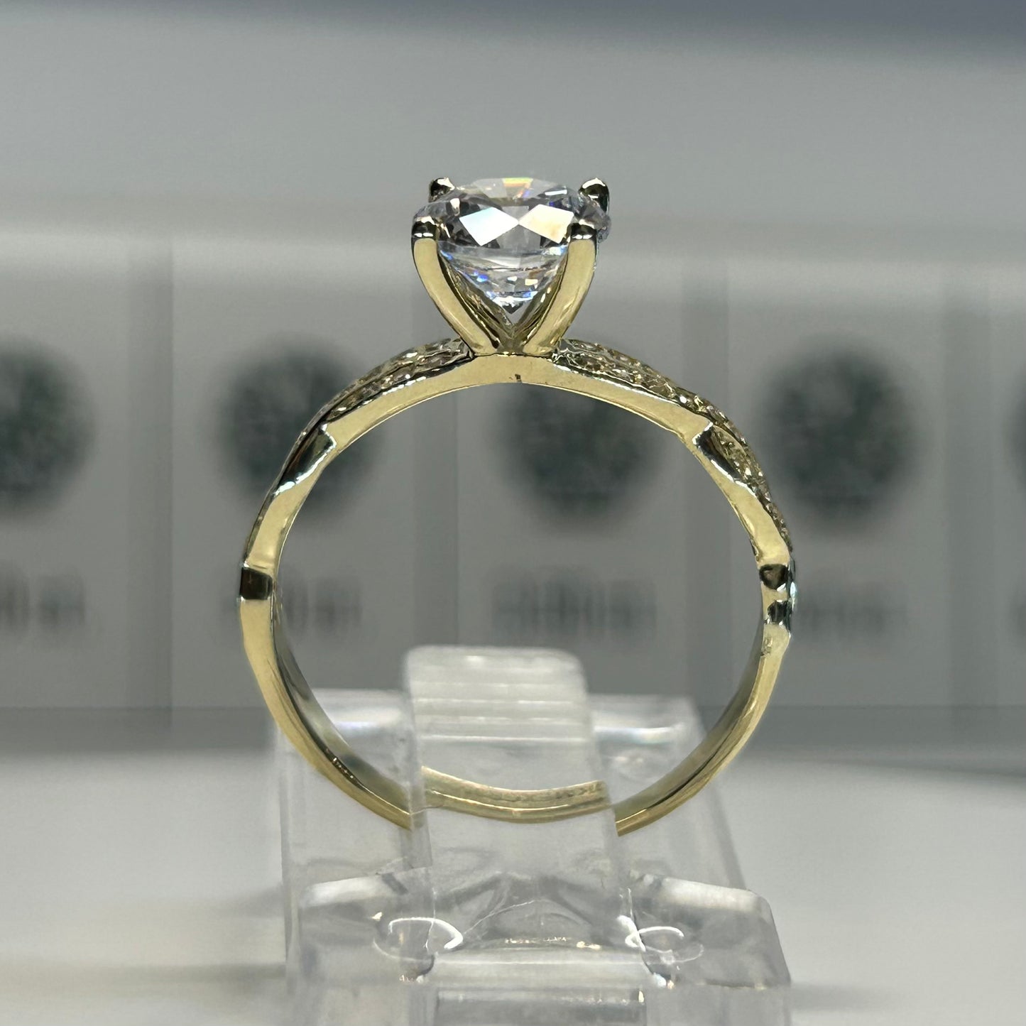 Anillo de compromiso en oro