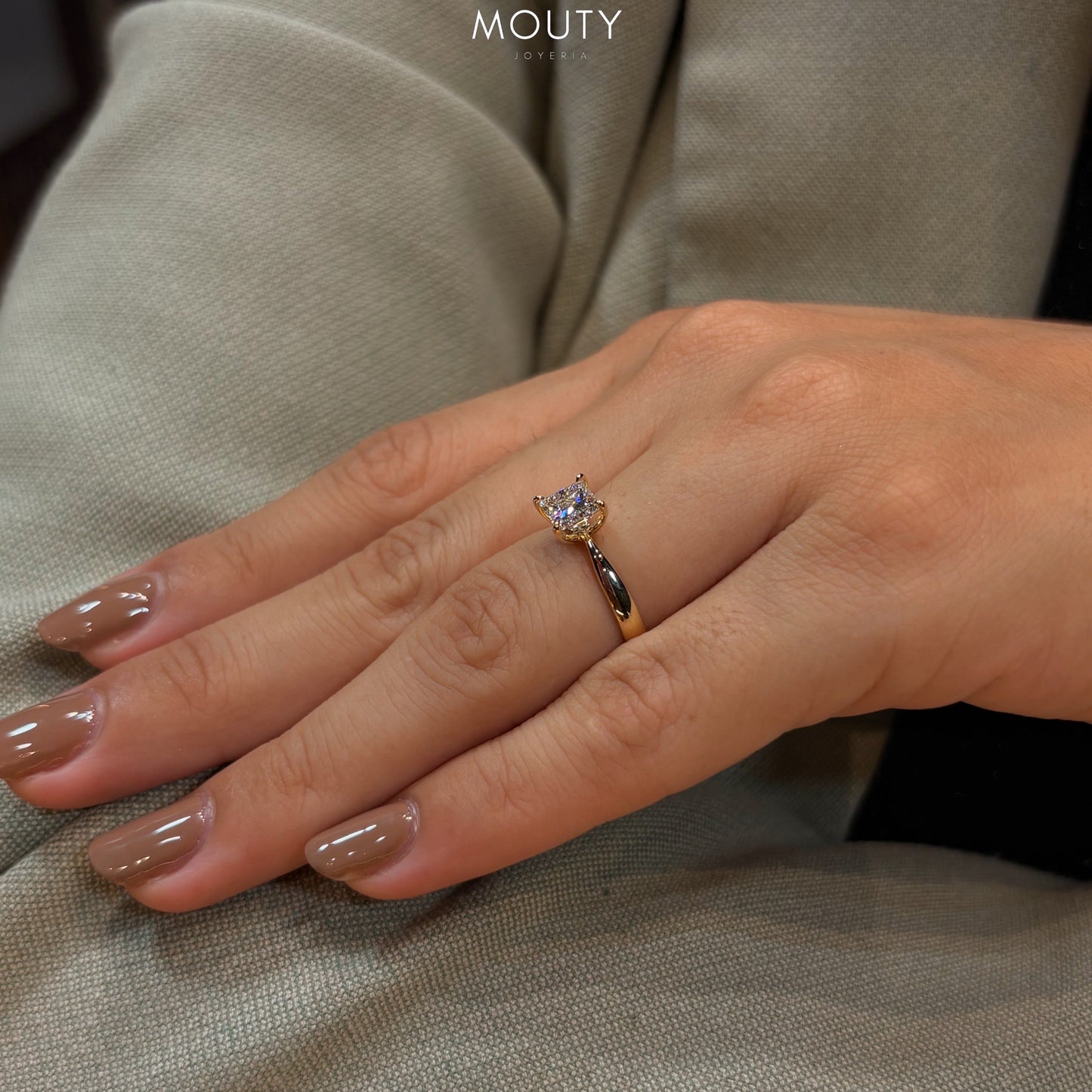 Anillo Emily en oro con diamante de laboratorio corte princess 1.00 ct