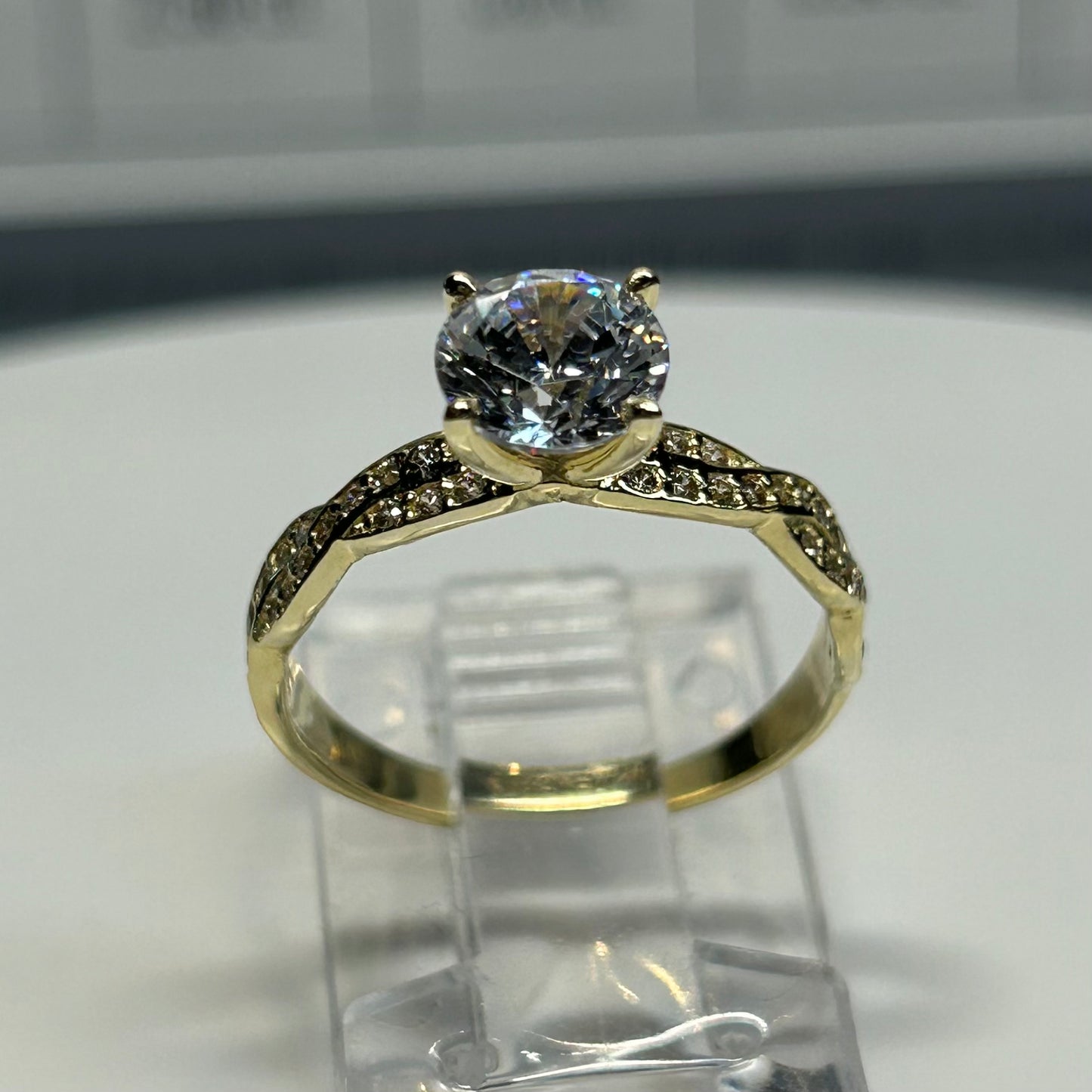 Anillo de compromiso en oro