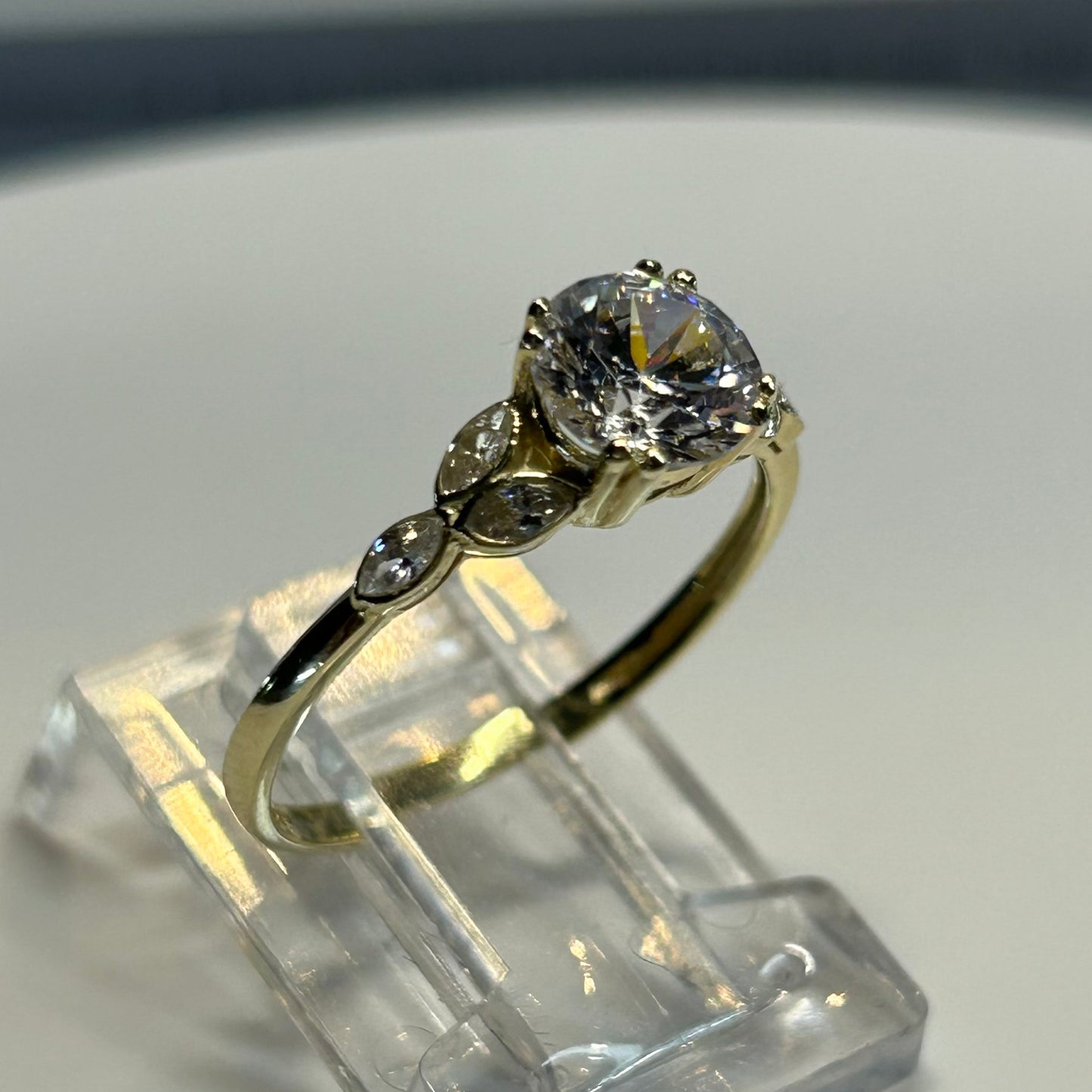 Anillo de compromiso en oro