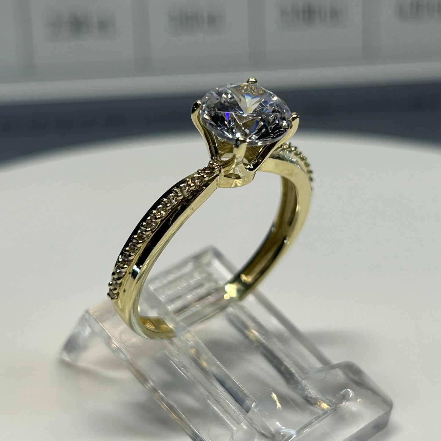 Anillo de compromiso en oro