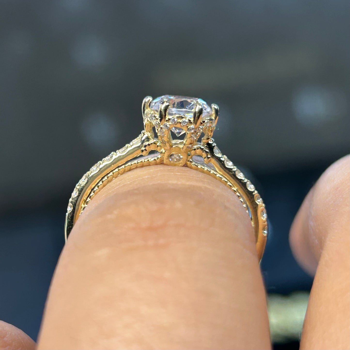 Anillo de compromiso en oro