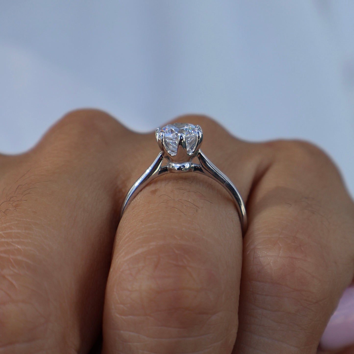 Anillo en Oro Blanco 10k con Circonias Mod. 16010
