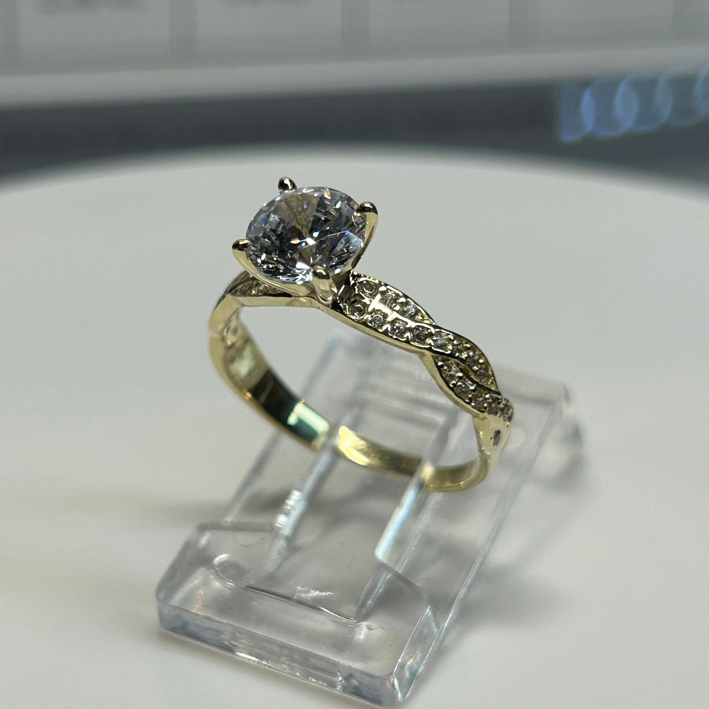 Anillo de compromiso en oro