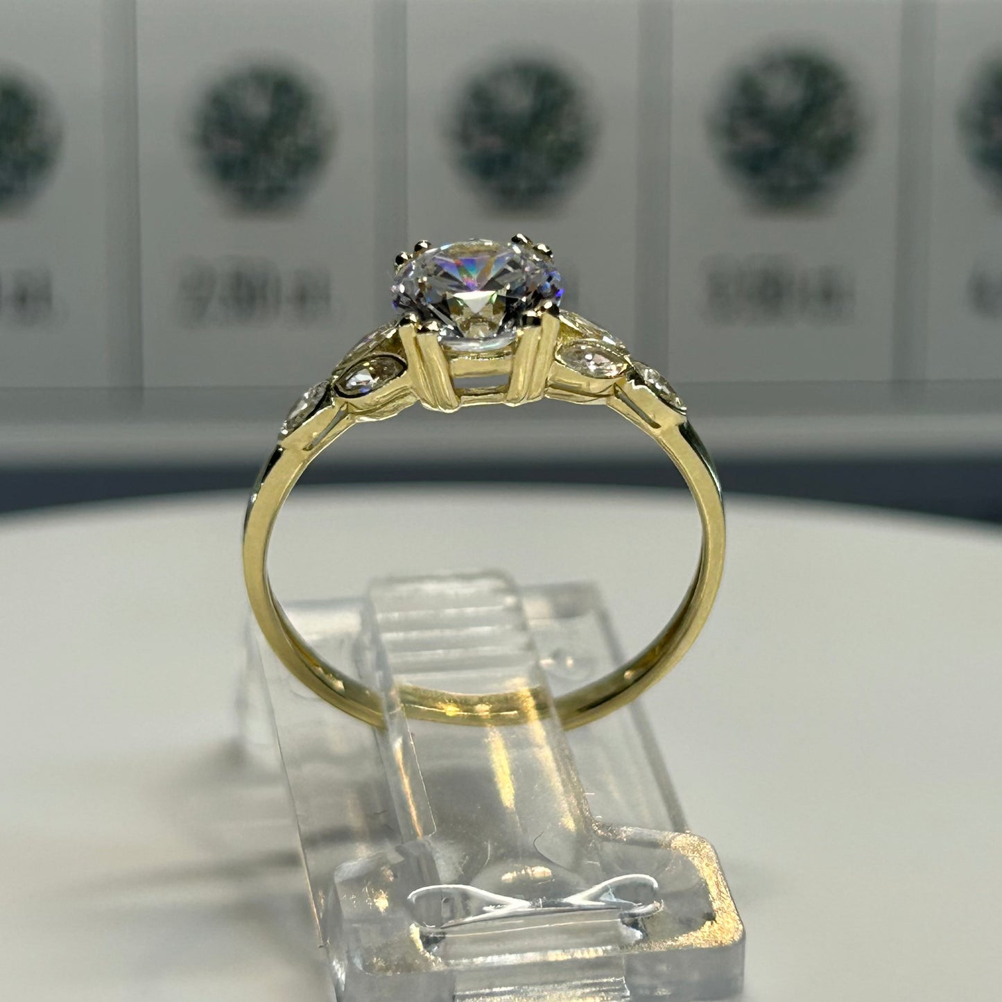 Anillo de compromiso en oro