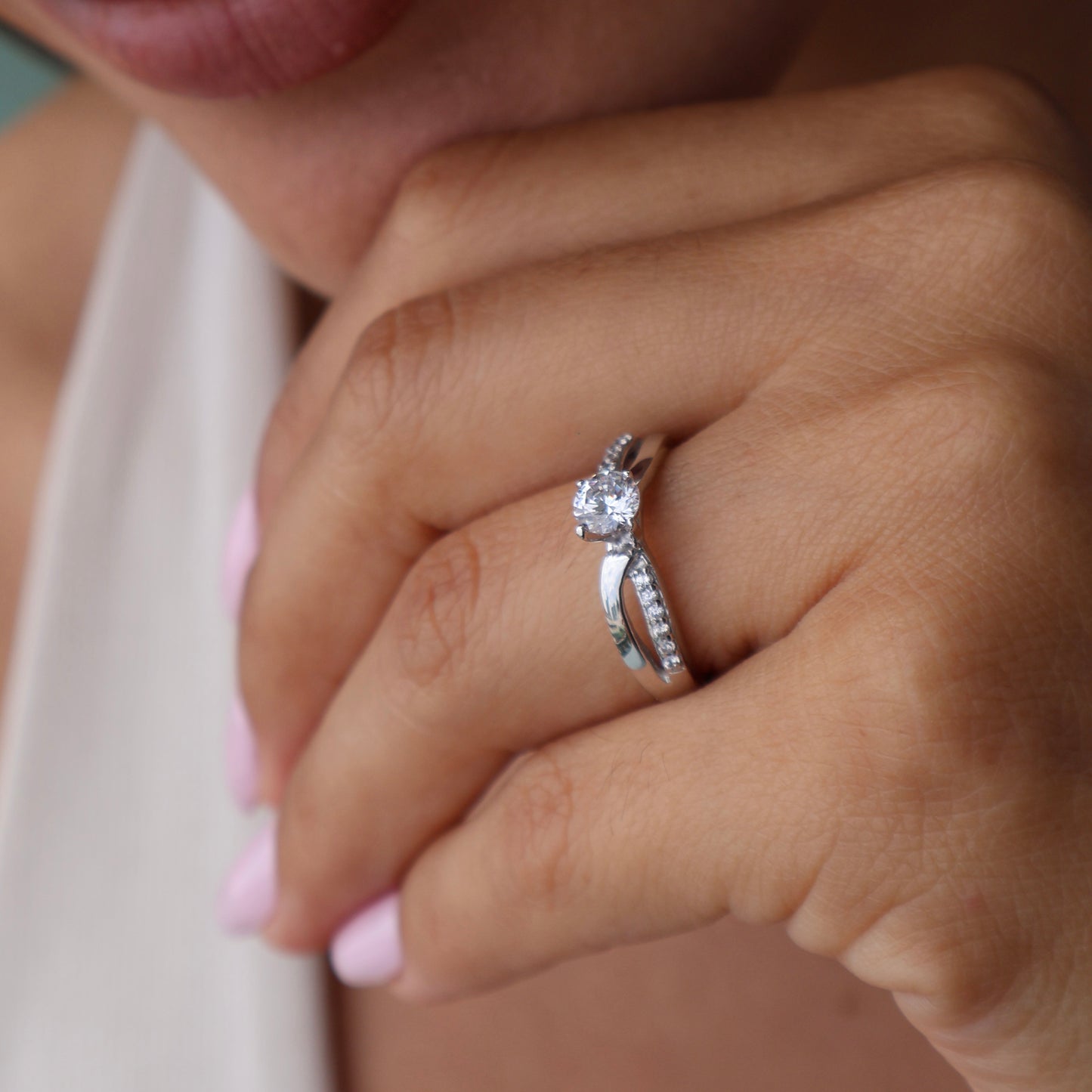 Anillo en Oro Blanco 14k con Circonias Mod.16014