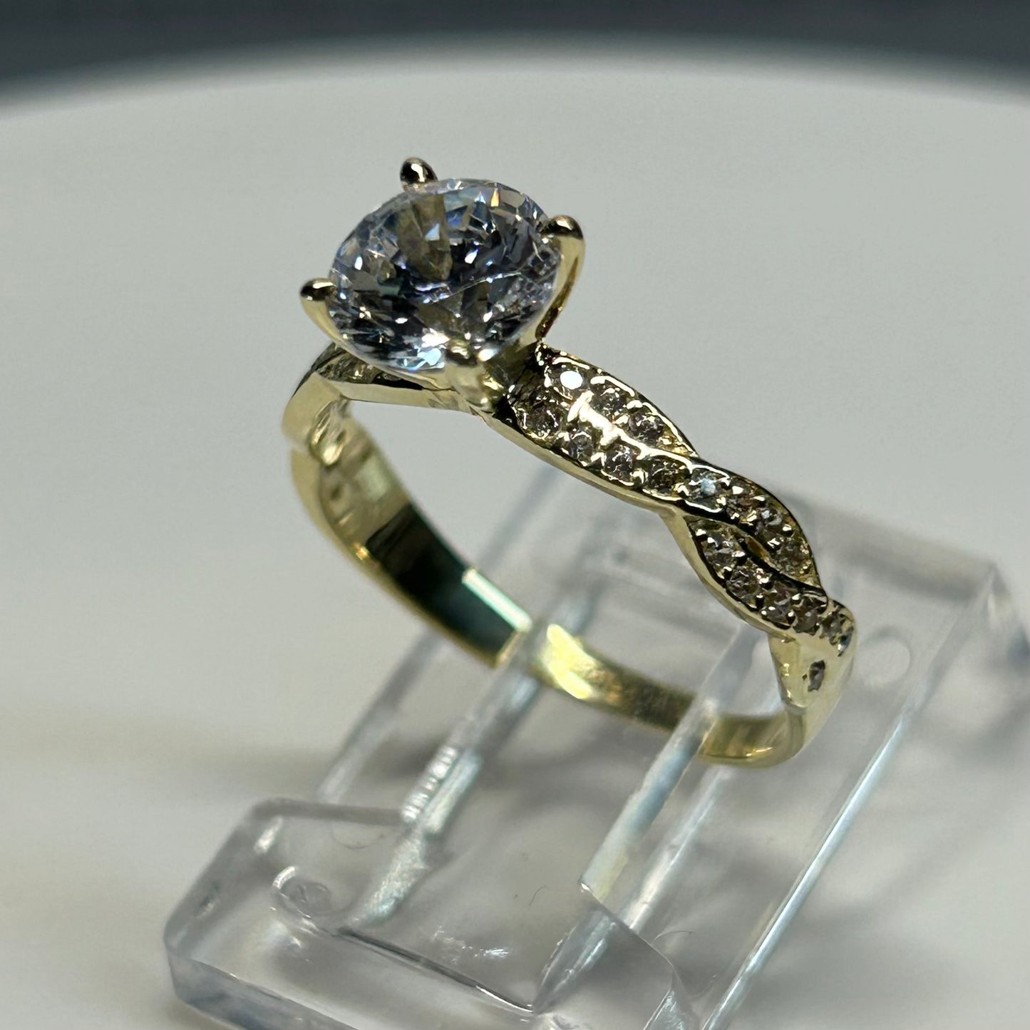 Anillo de compromiso en oro