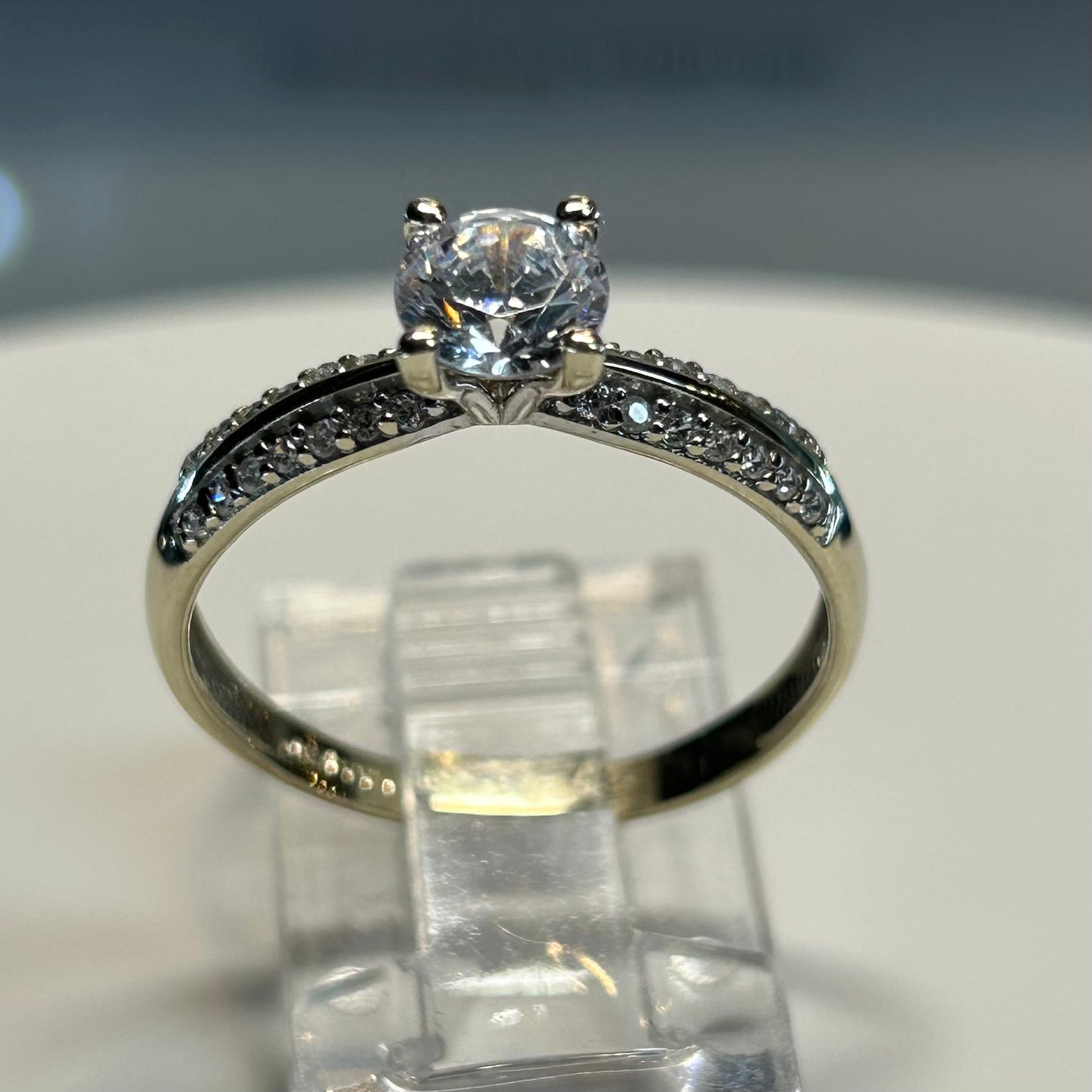 Anillo de compromiso en oro