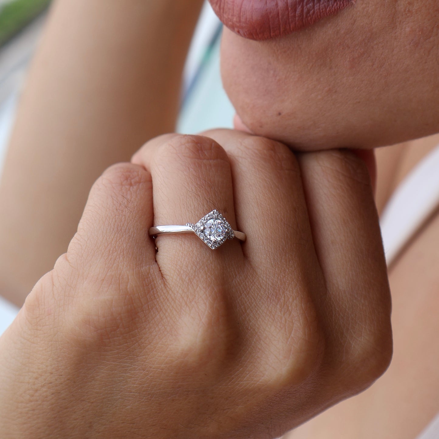Anillo en Oro Blanco 14k con Circonias Mod.16016