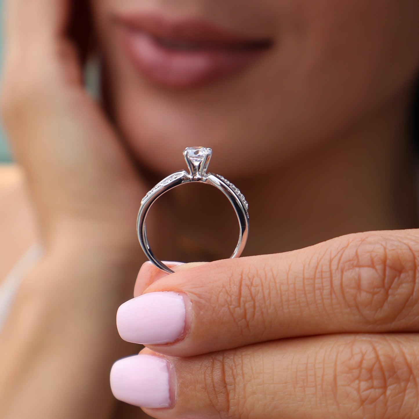 Anillo en Oro Blanco 14k con Circonias Mod.16014
