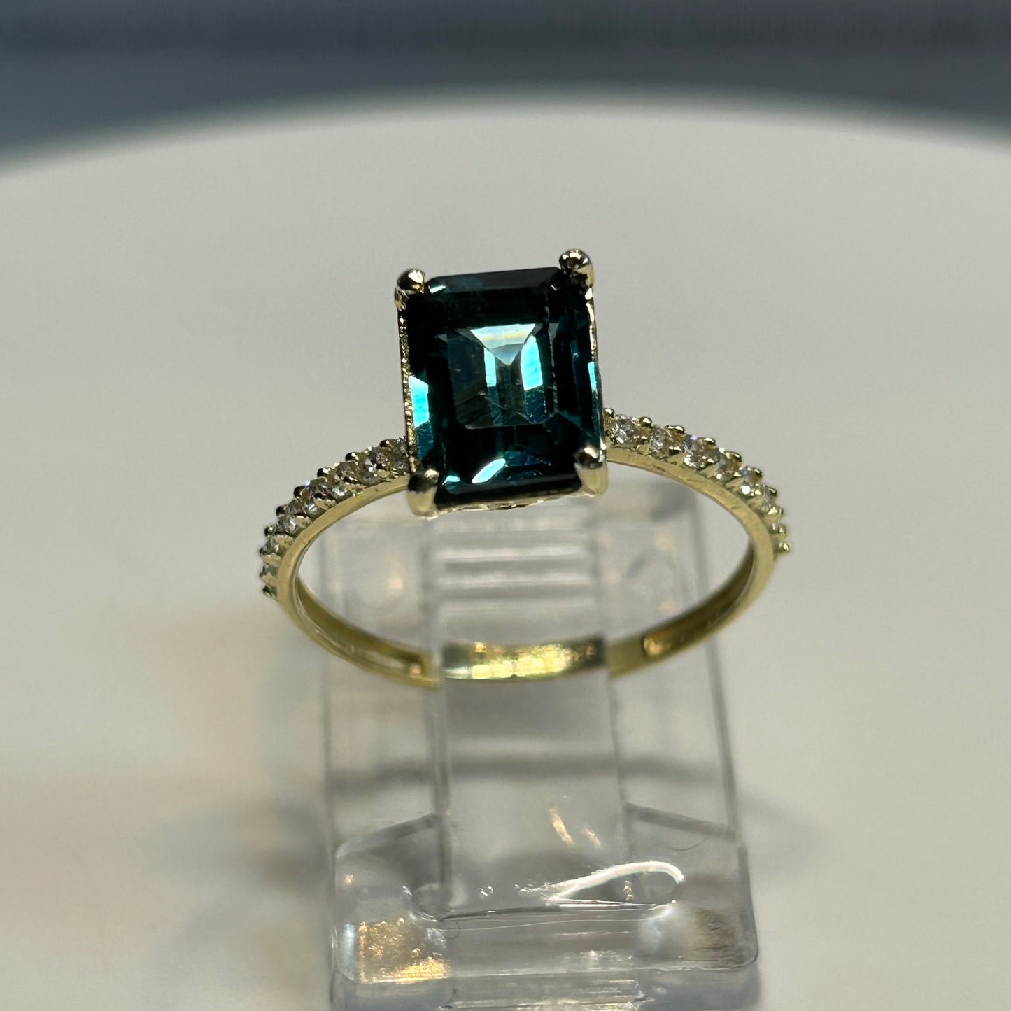 Anillo de compromiso en oro