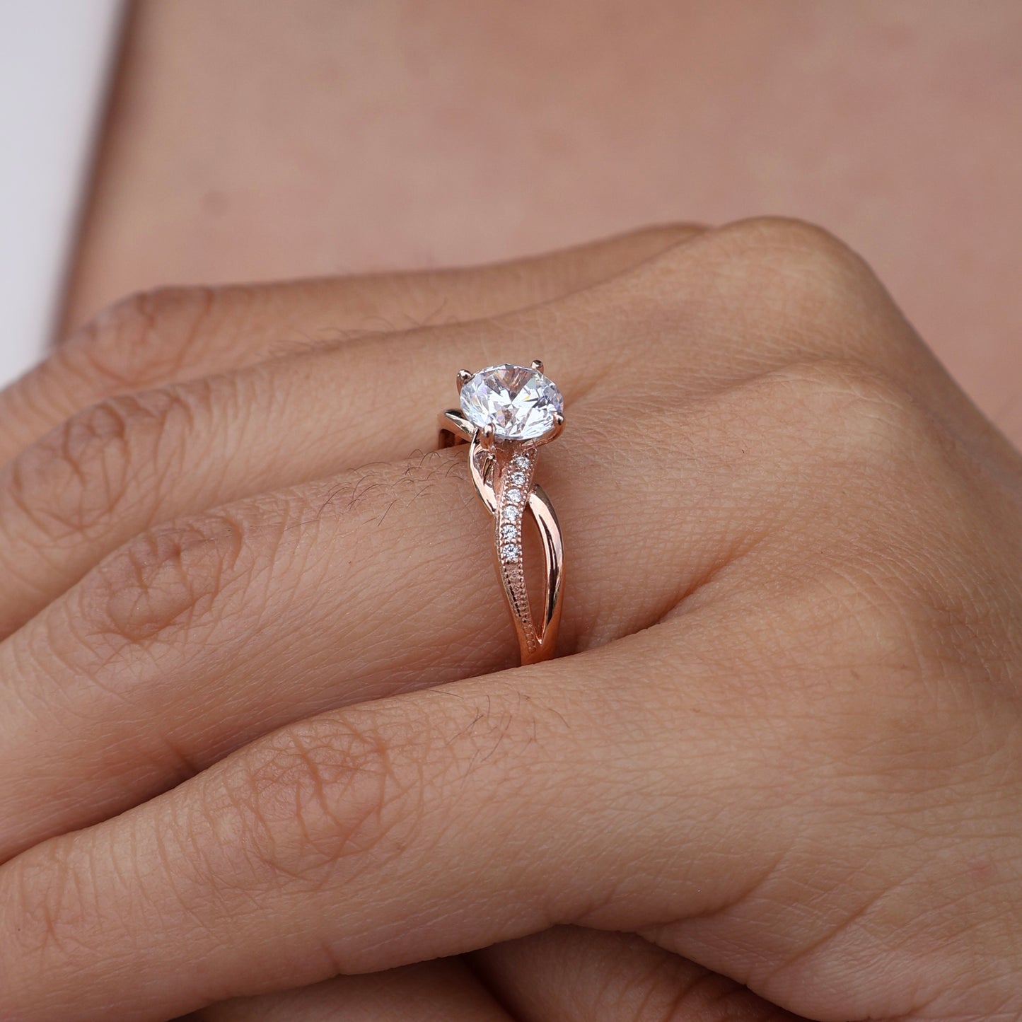 Anillo en Oro Rosa 10k con Circonia Mod.16008