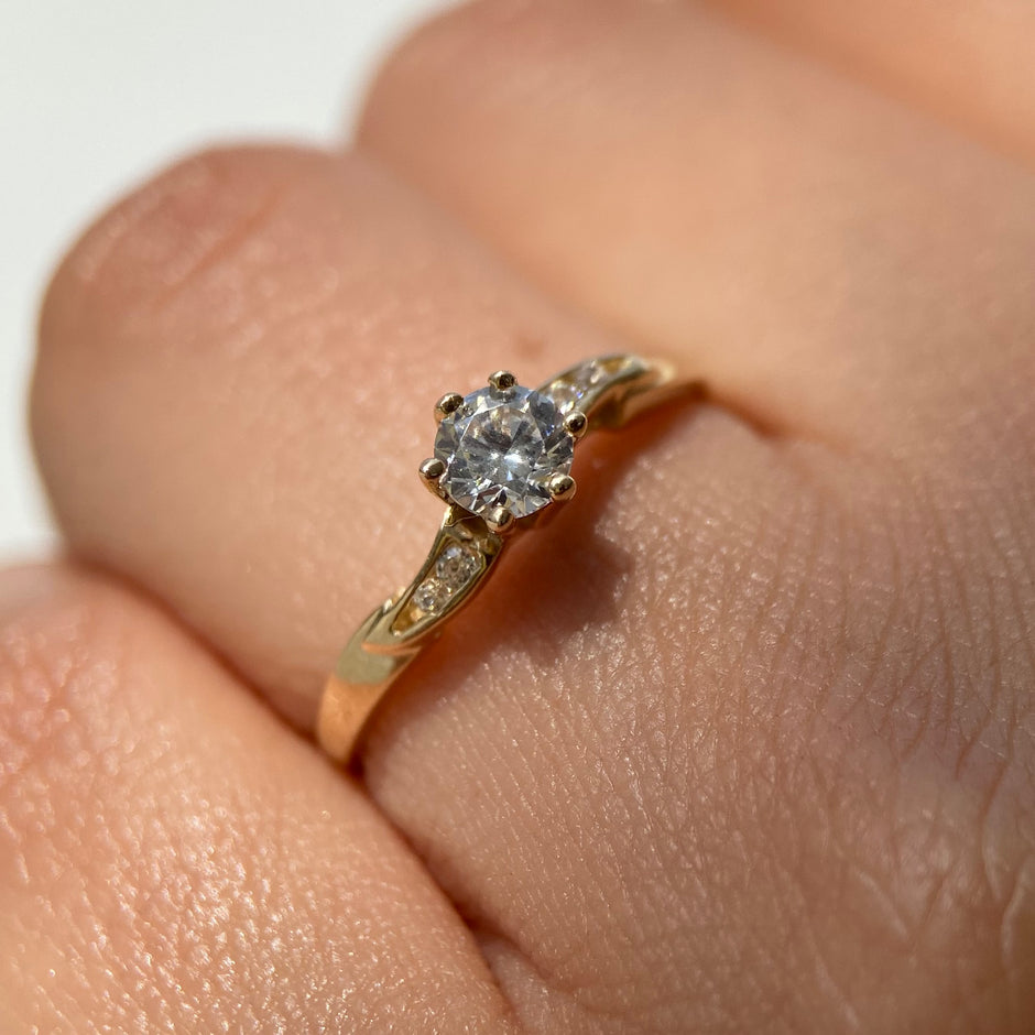 Anillo de compromiso en oro