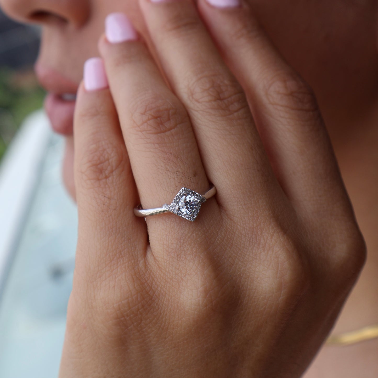 Anillo en Oro Blanco 14k con Circonias Mod.16016