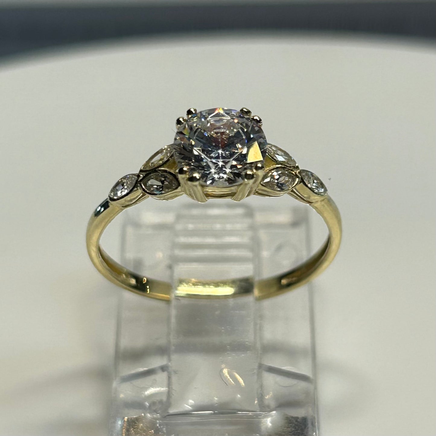 Anillo de compromiso en oro