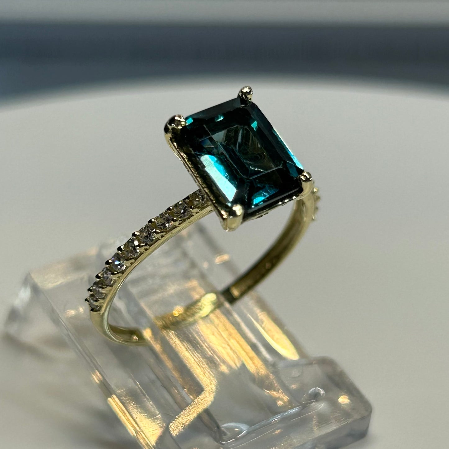 Anillo de compromiso en oro