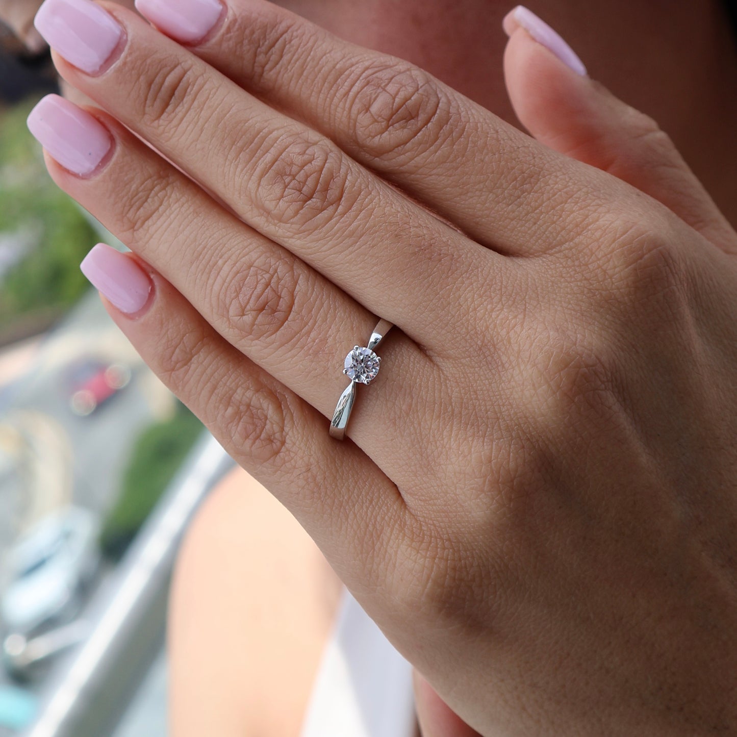 Anillo en Oro Blanco 10k con Circonias Mod. 16012