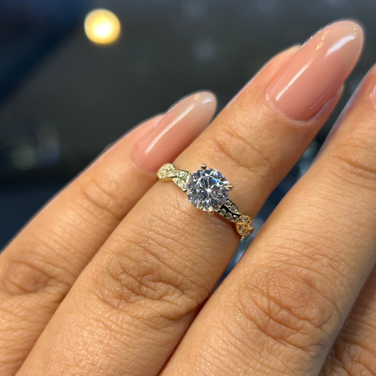 Anillo de compromiso en oro