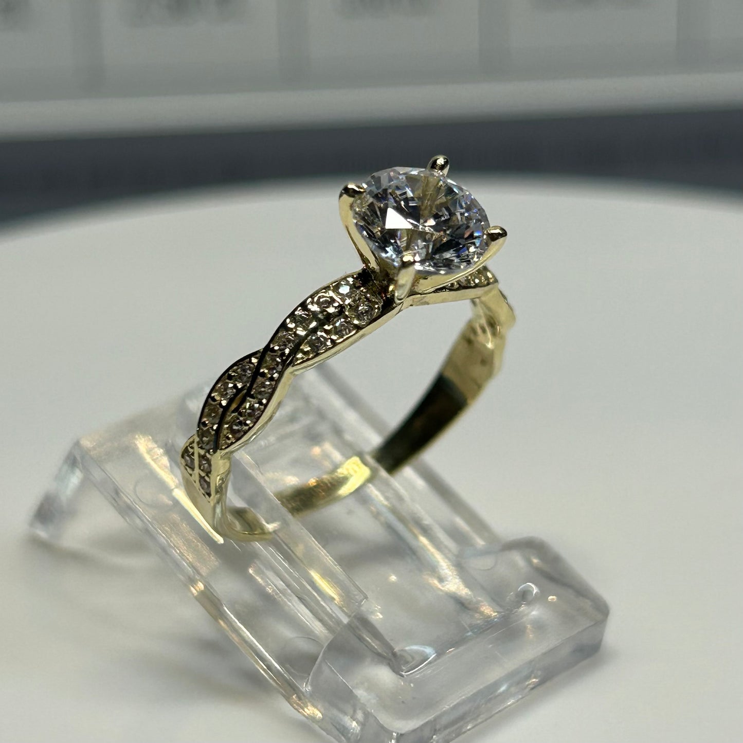 Anillo de compromiso en oro