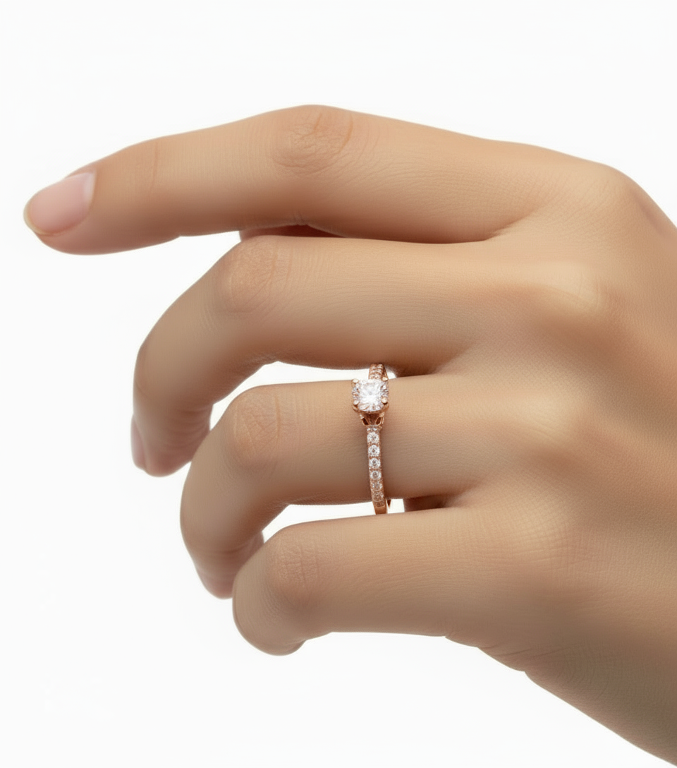 Anillo Arnel en oro rosa 10k con circonias