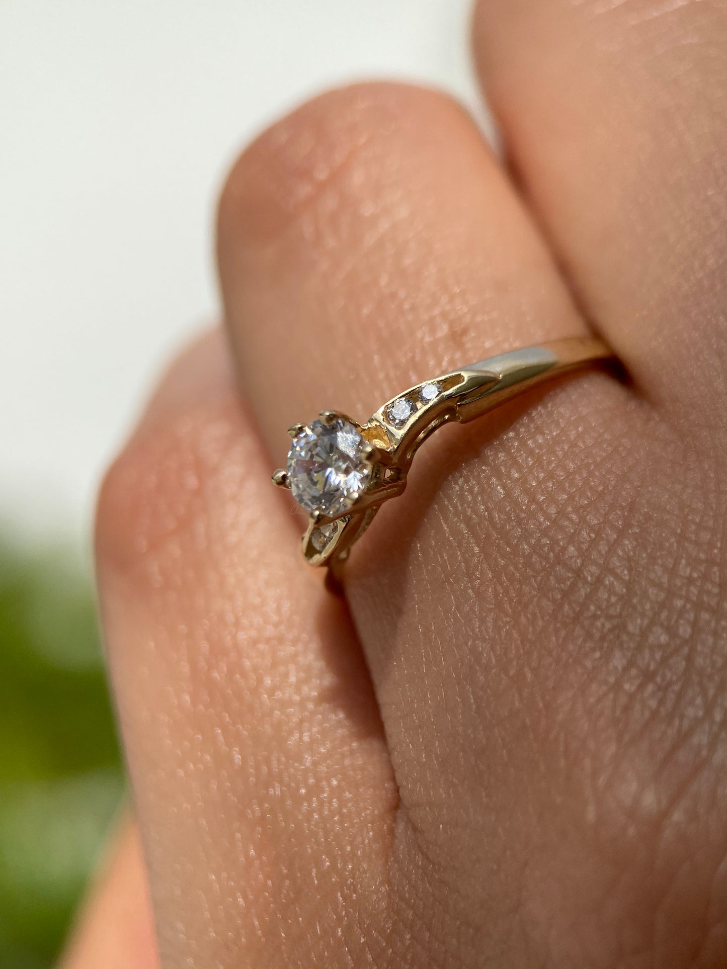 Ring in 14k yellow gold with white zirconias Cod. MAN246