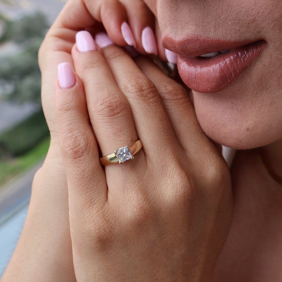 Anillo en Oro Amarillo 14k con Circonia Mod. 15153
