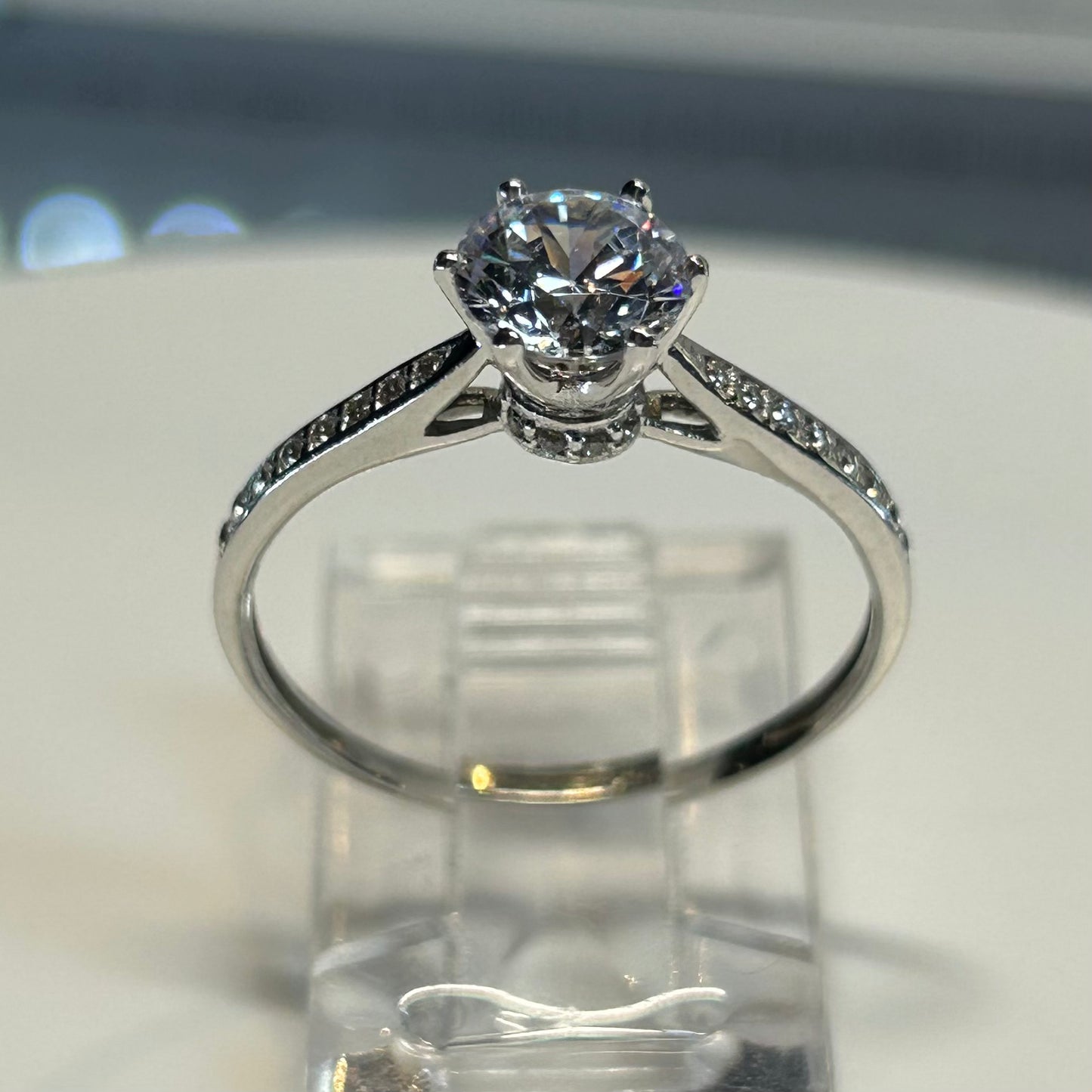 Anillo de compromiso en oro