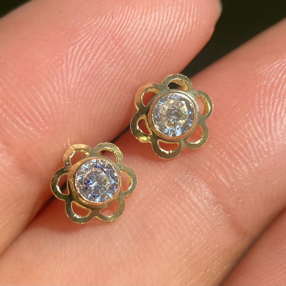 Broqueles Flor en oro marillo 10k con circonia Cod.BRO254 8mm