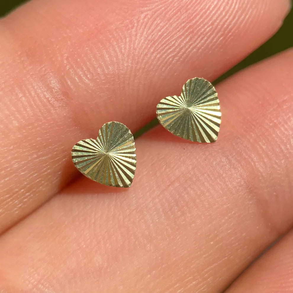 Broqueles Corazon Diamantado en Oro Amarillo 10k Cod. BRO275 6mm