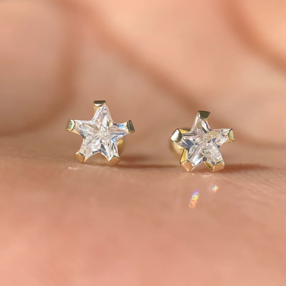 Broqueles Estrella Circonia en Oro Amarillo 10k Cod.BRO273 4.5MM