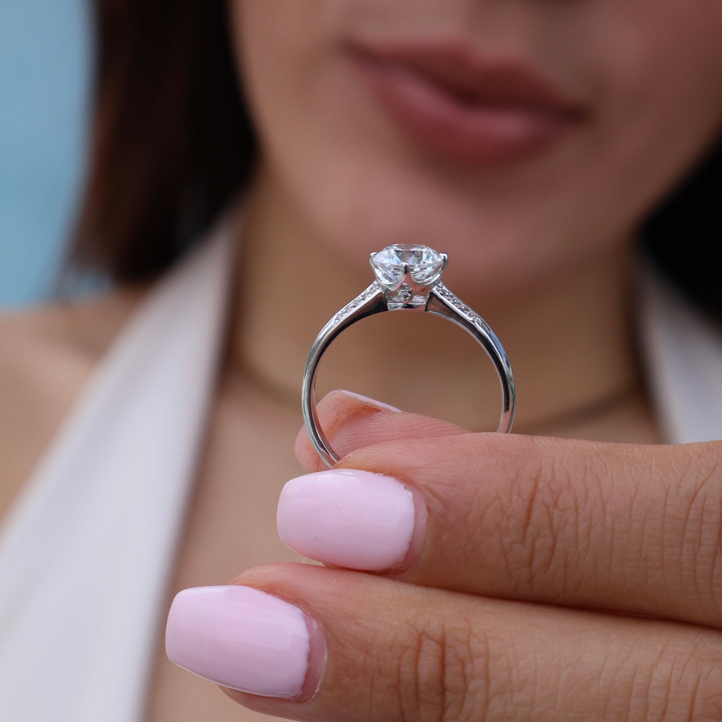 Anillo en Oro Blanco 10k con Circonias Mod. 16011