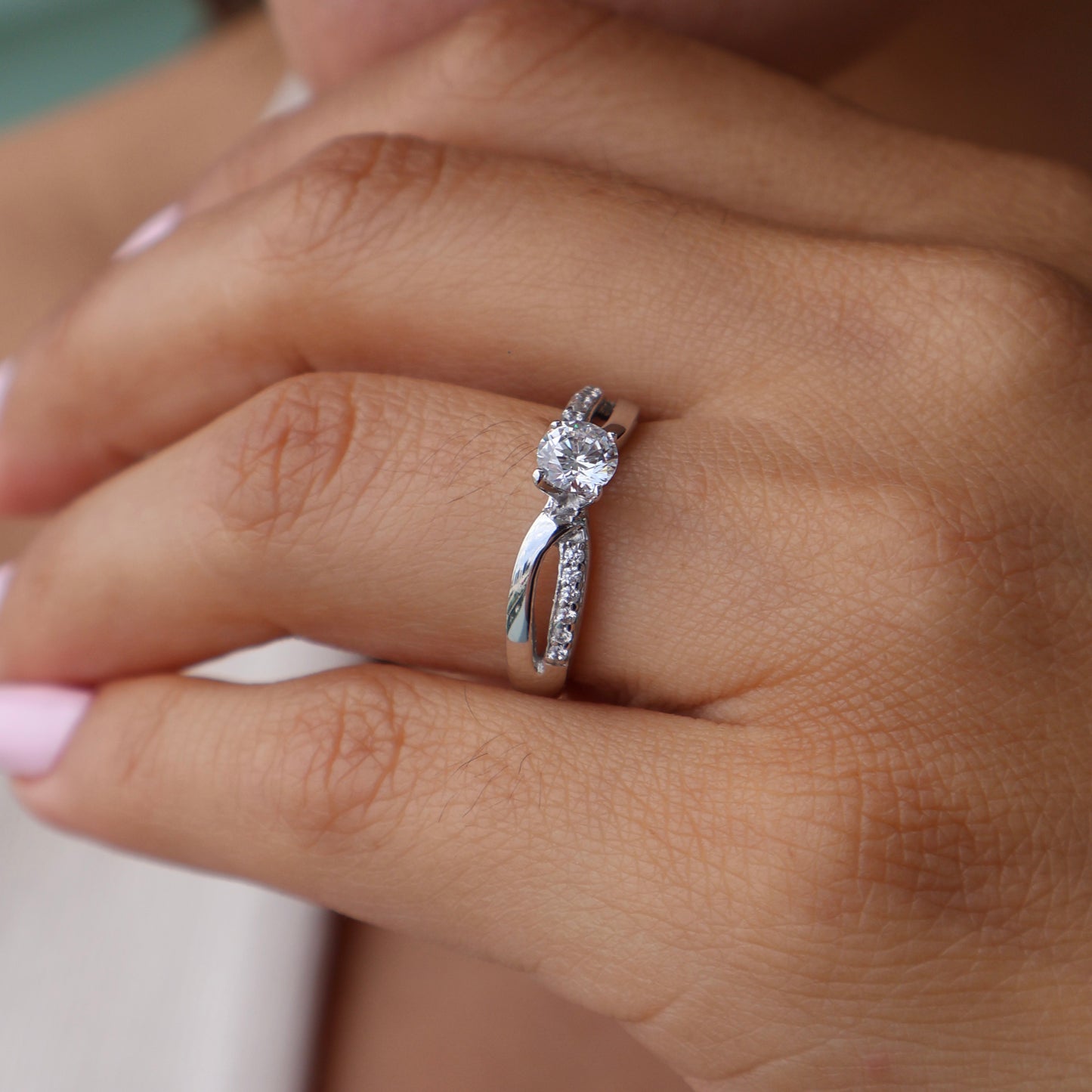 Anillo en Oro Blanco 14k con Circonias Mod.16014