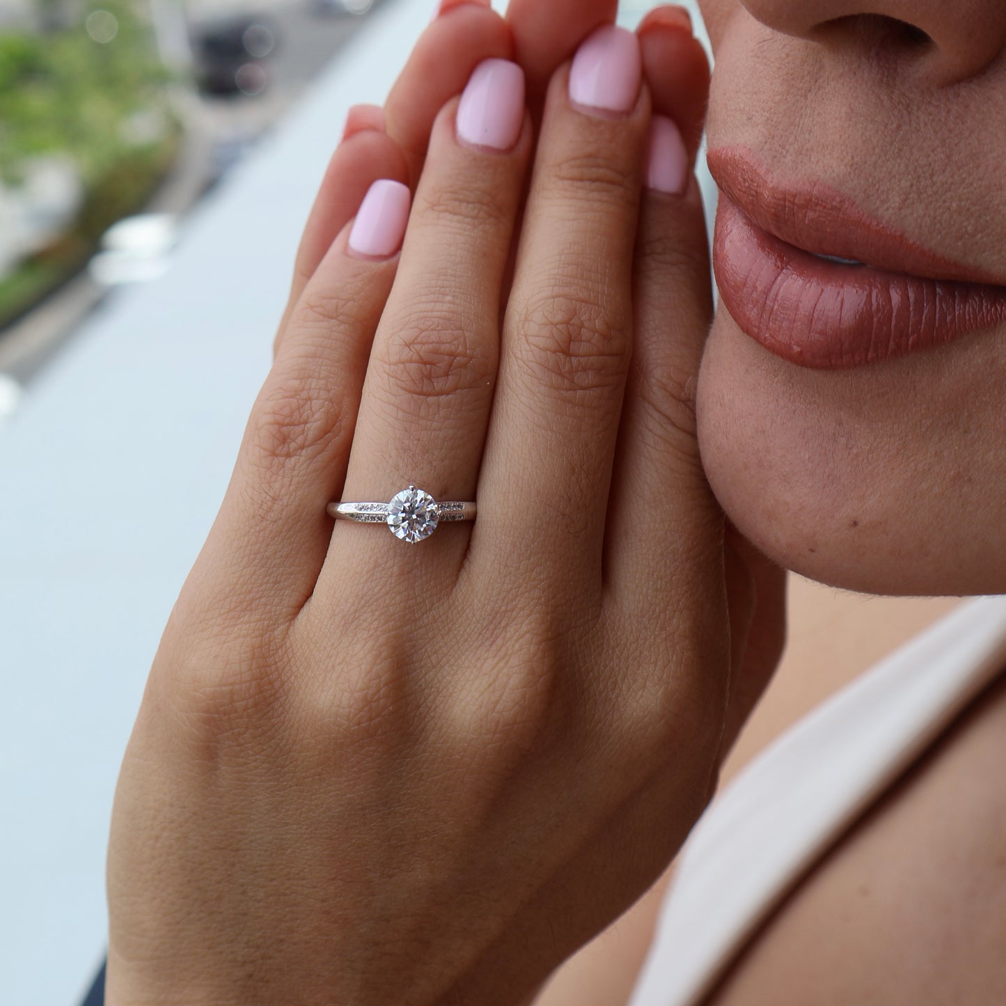 Anillo en Oro Blanco 10k con Circonias Mod. 16011