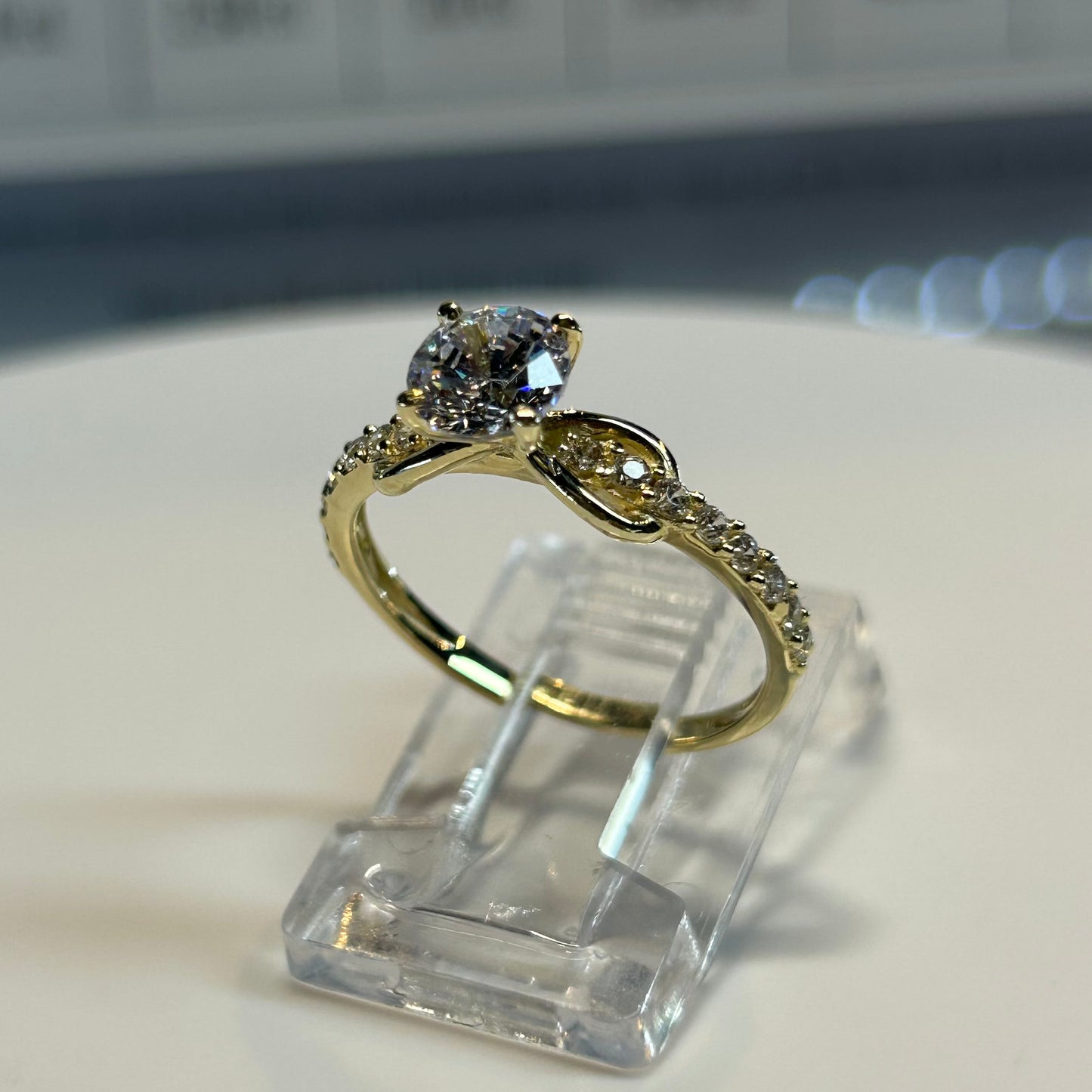 Anillo de compromiso en oro