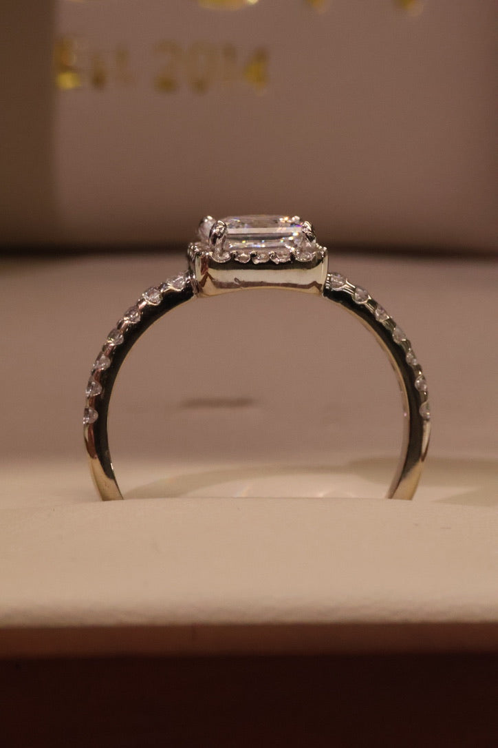 Anillo en Oro Blanco 14k con Circonia Mod. 16049