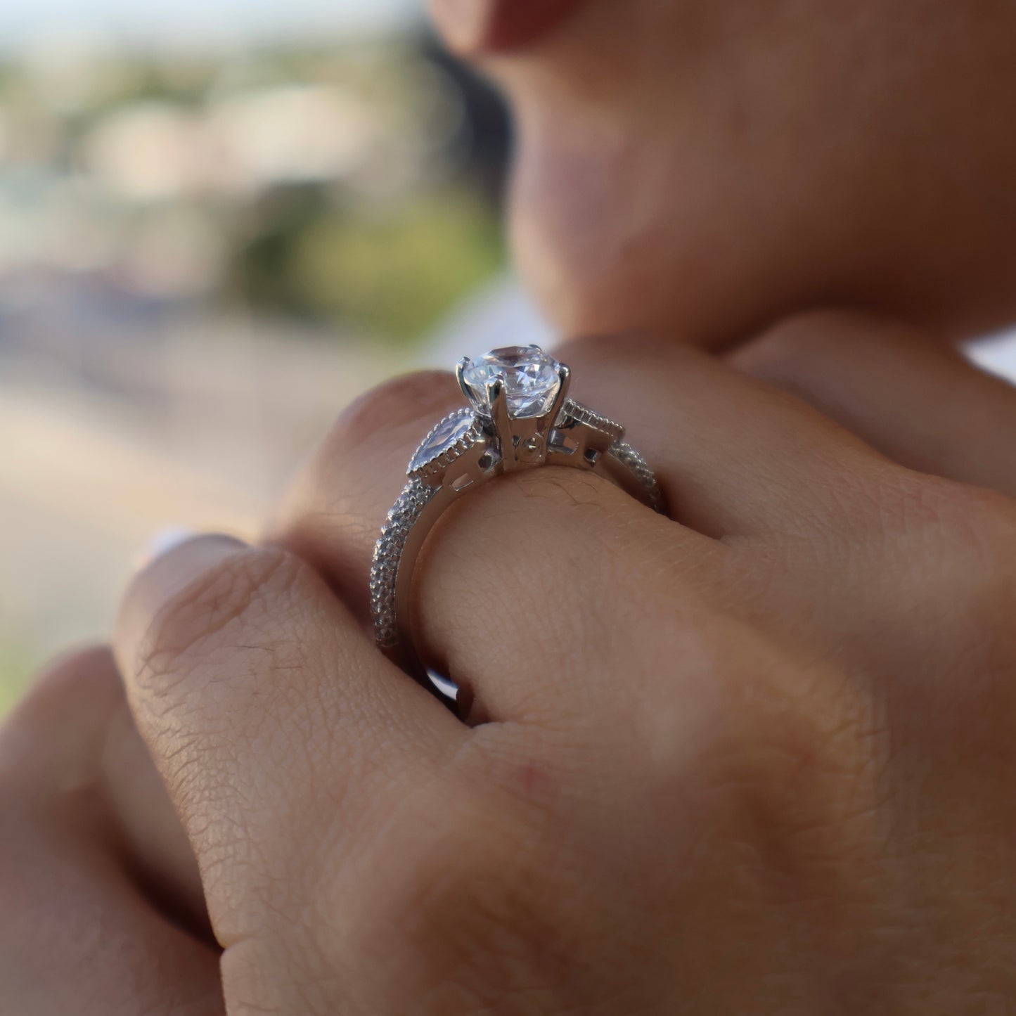 Anillo en Oro Blanco 14k con Circonias Mod.16015