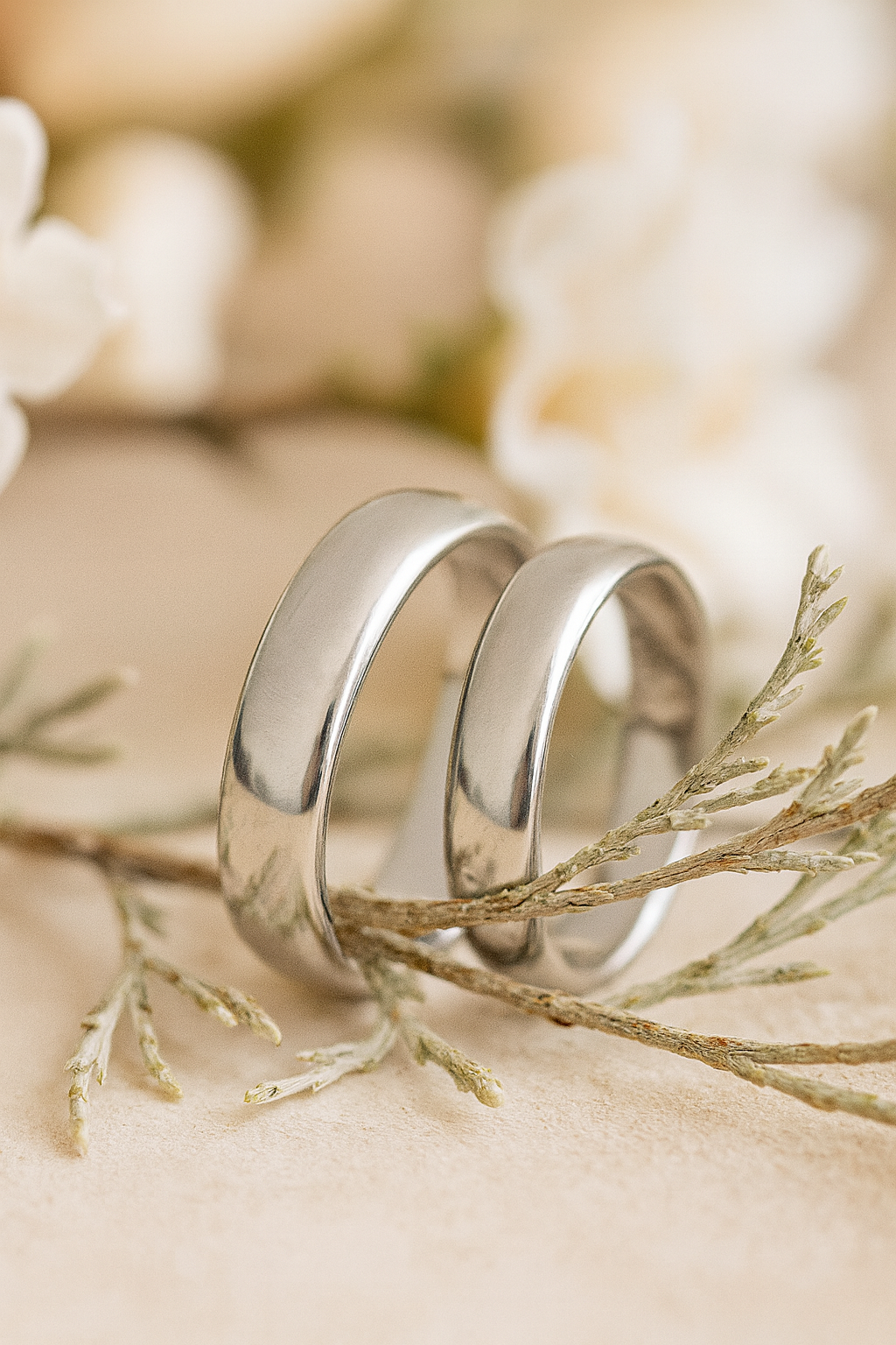 Dúo de argollas lisas en oro blanco 6mm