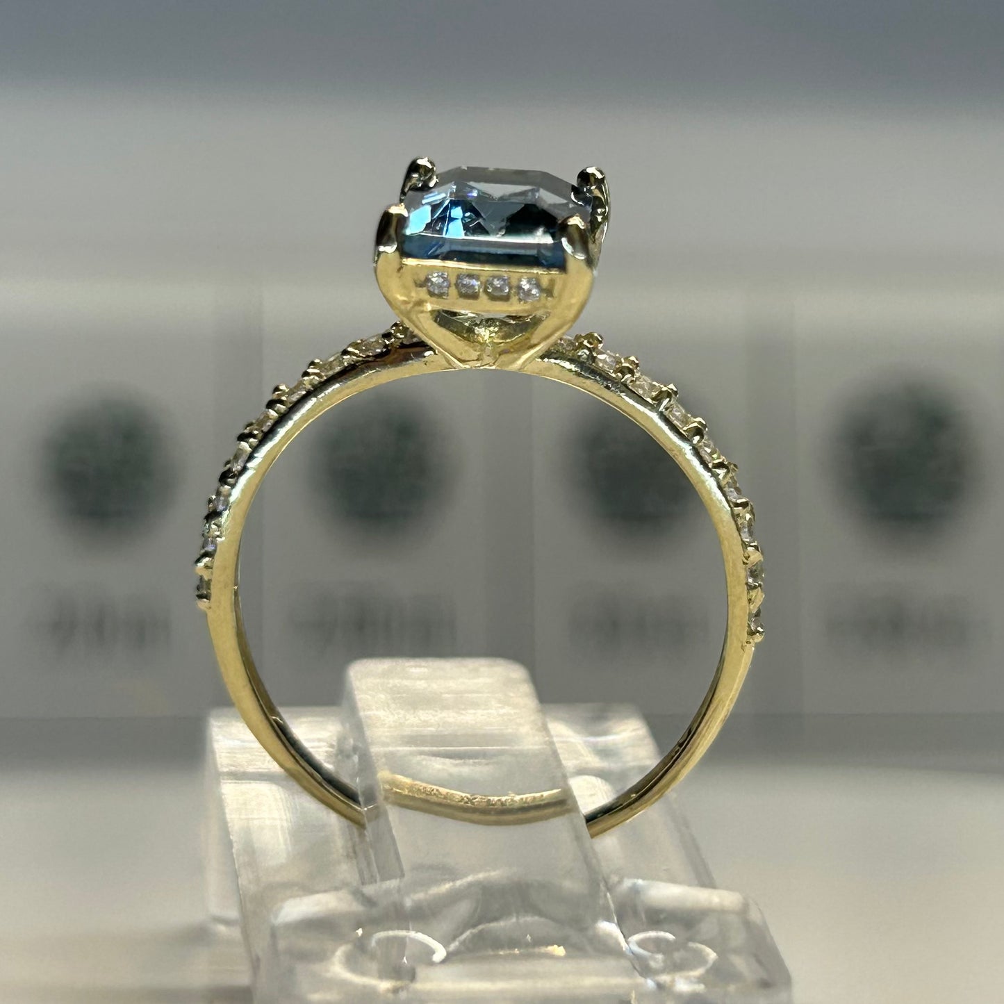 Anillo de compromiso en oro