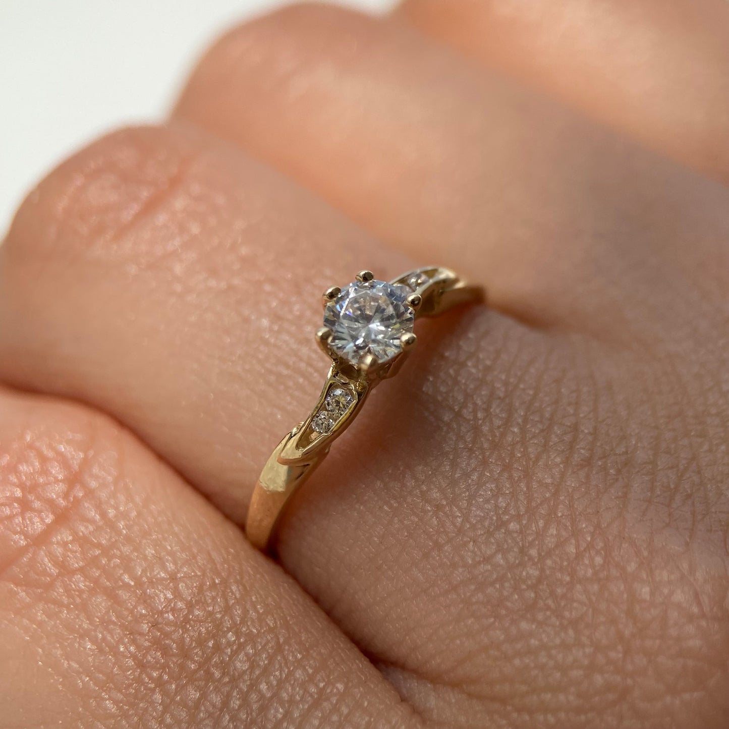 Ring in 14k yellow gold with white zirconias Cod. MAN246