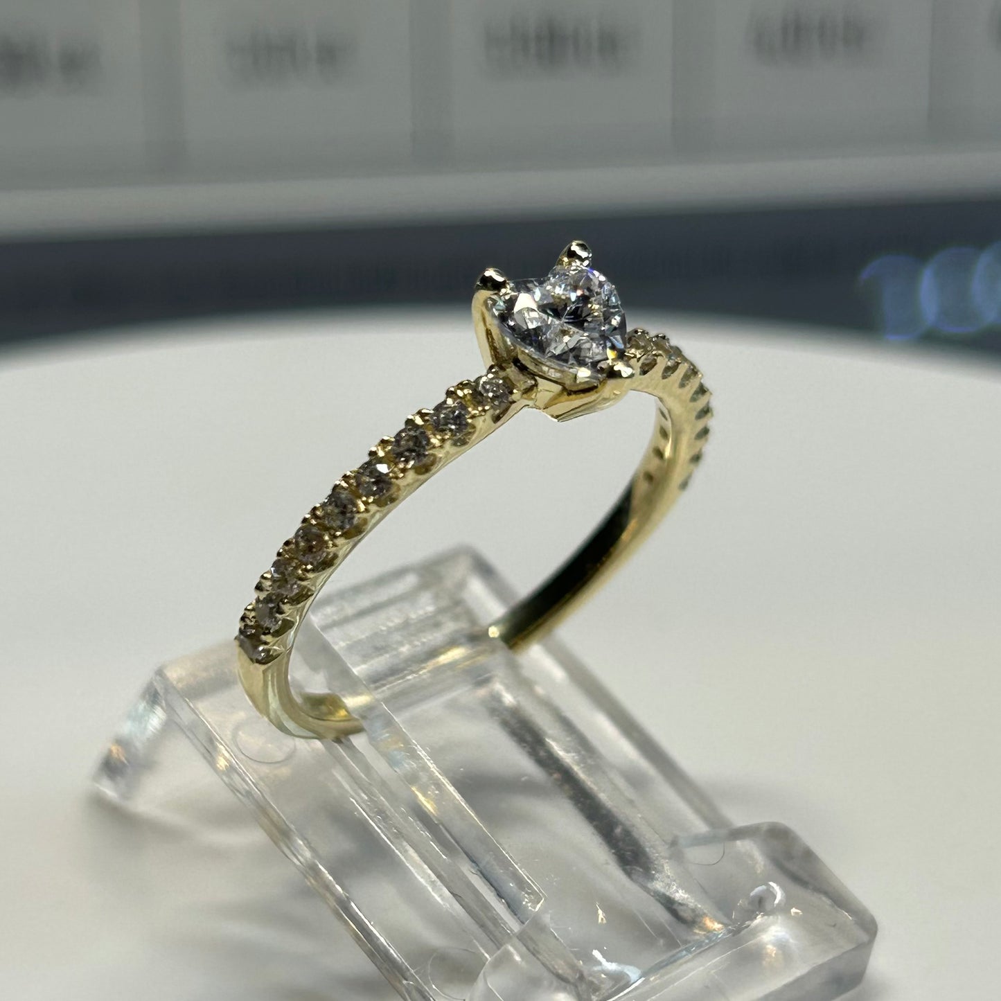 Anillo de compromiso en oro
