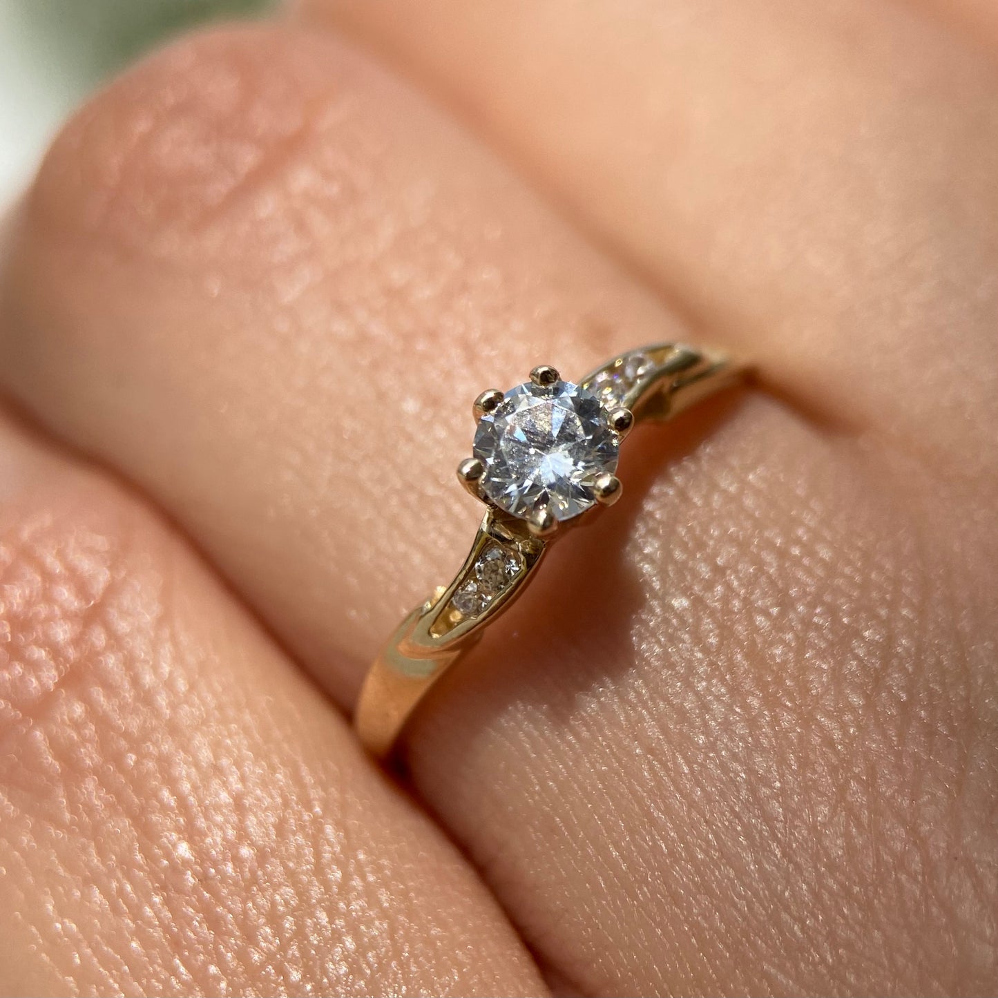 Ring in 14k yellow gold with white zirconias Cod. MAN246
