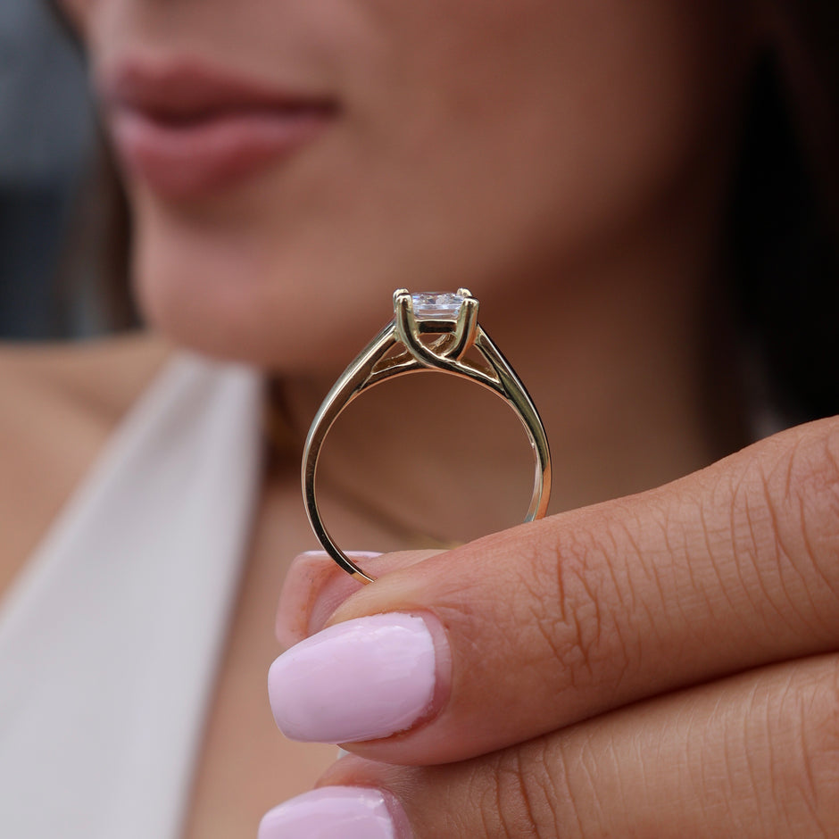 Anillo en Oro Amarillo 14k con Circonia Mod. 15153
